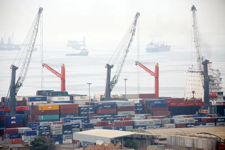 País já gastou mais de 4 mil milhões USD em importações no primeiro trimestre