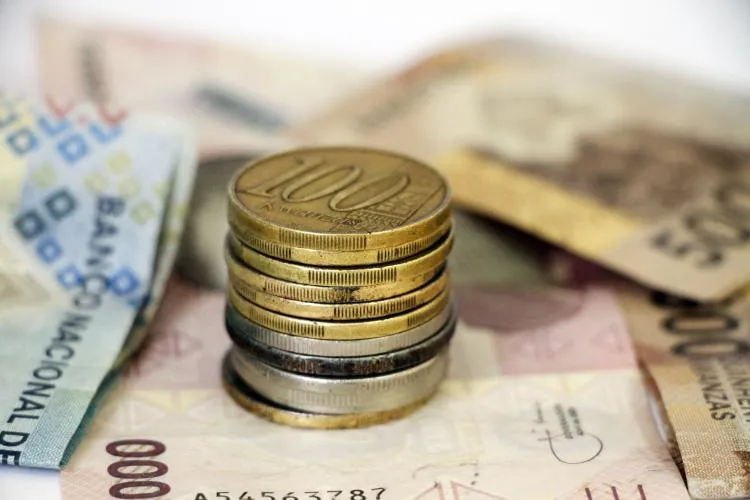 Economistas prevêem contínua estabilização do kwanza e desaceleração da inflação em ano pré-ano eleitoral