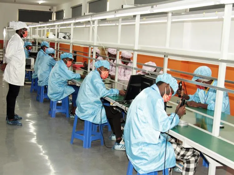 Concorrência chinesa asfixia telemóveis ‘made in Angola’ e exigências da AGT forçam encerramento da Sunmax