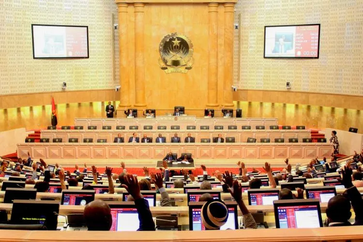 Deputados passam a receber 175 mil kwanzas de ajuda de custo diária por deslocações internas