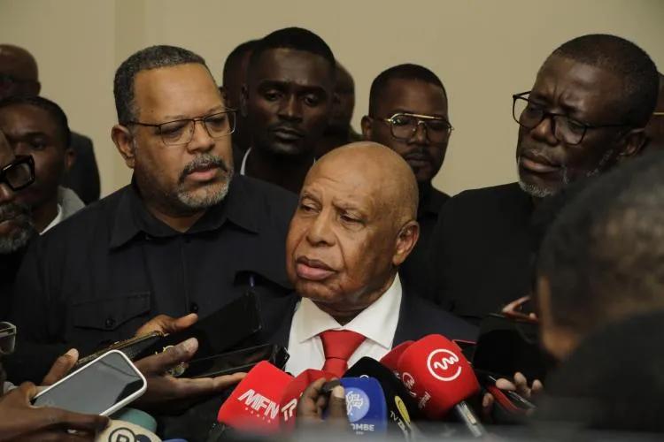 Higino Carneiro desafia João Lourenço no MPLA com o dobro das assinaturas e denuncia "perseguições"