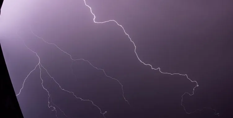 Descarga atmosférica mata três pessoas na Huíla
