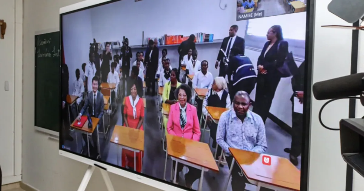 Salas de educação inteligente chegam ao país. Ana Dias Lourenço inaugurou sala em Luanda