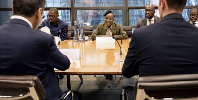 Ministra das Finanças diz que Angola quer atrair mais investimento britânico