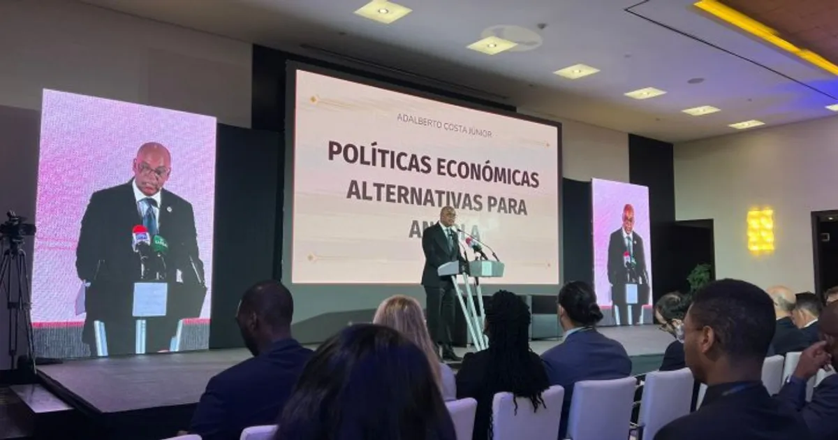 UNITA diz-se preparada para pensar Angola sem “cartão do partido”