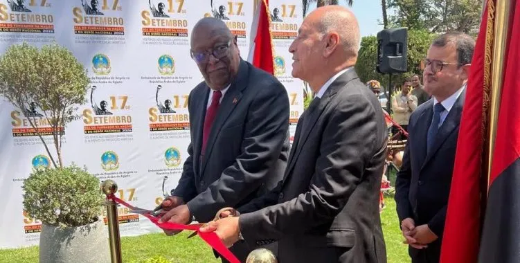 Cairo inaugura busto de Agostinho Neto na Praça dos Heróis no quadro dos 50 anos de relações Angola-Egipto