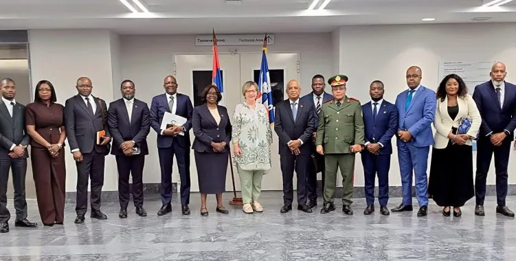 Angola quer reforçar cooperação com a Sérvia e apresenta proposta de formação e produção local de medicamentos