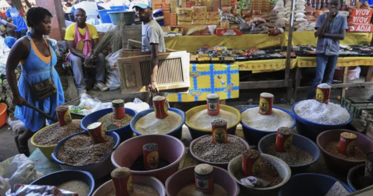 Comerciantes africanos em Angola querem apoio para legalizar 300.000 “mamadus”