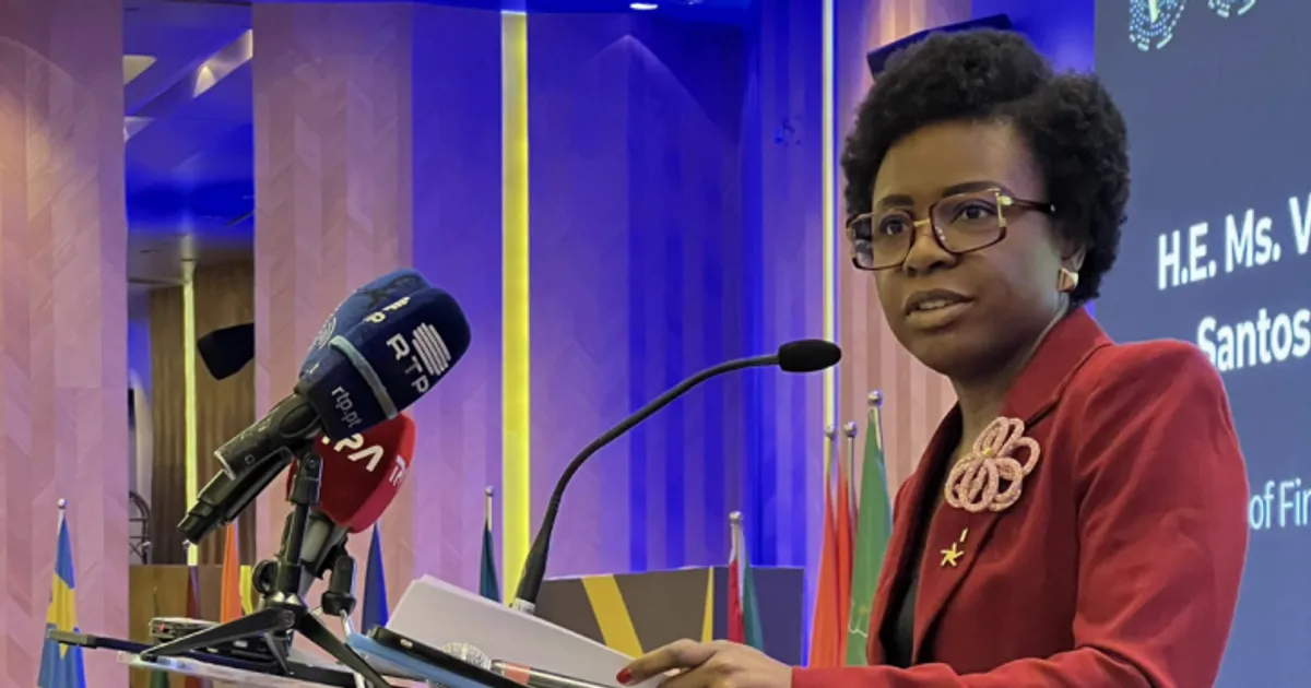 Vera Daves entre oradores da conferência anual do Financial Times que decorre em Outubro em Londres