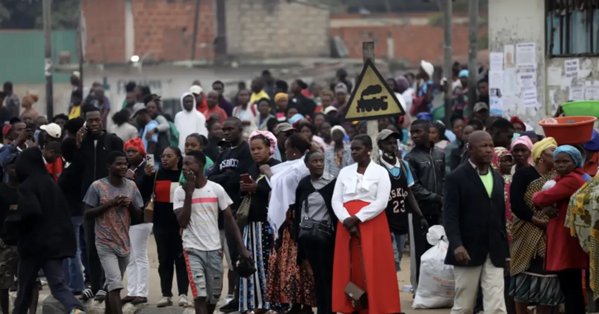 Luanda sem transportes nem comércio após dia de violência e pilhagem