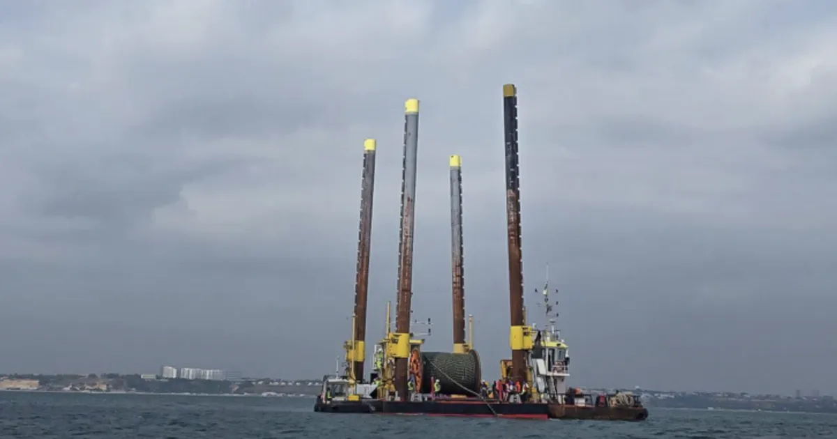 Primeiro cabo submarino de electricidade no país instalado na península do Mussulo