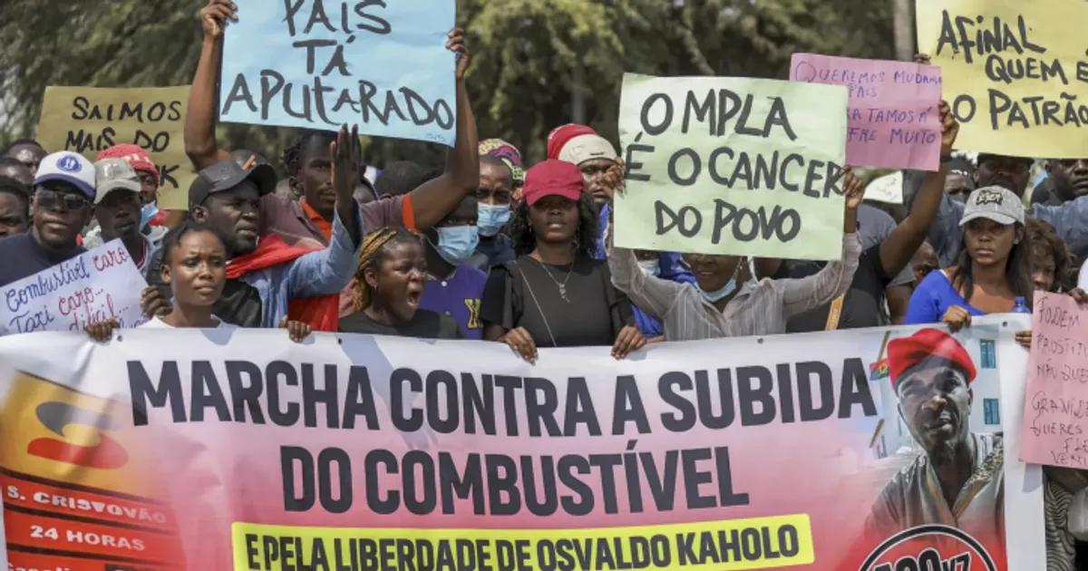 Angolanos marcham para pedir ao Governo que recue no aumento do preço dos combustíveis