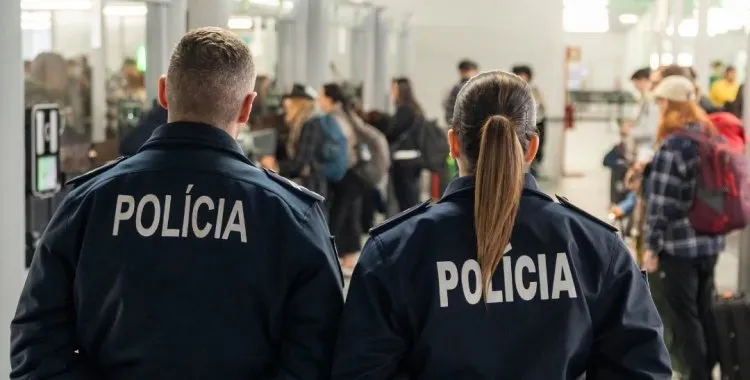 Angolano detido por posse de arma no aeroporto do Porto