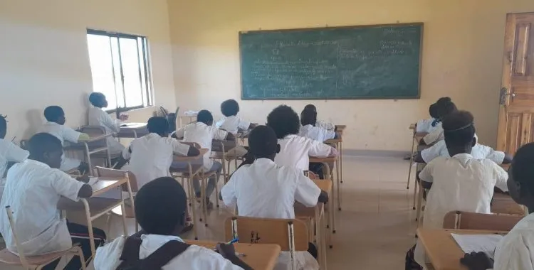 Angola conclui operação de troca de dívida por educação para financiar 30 escolas