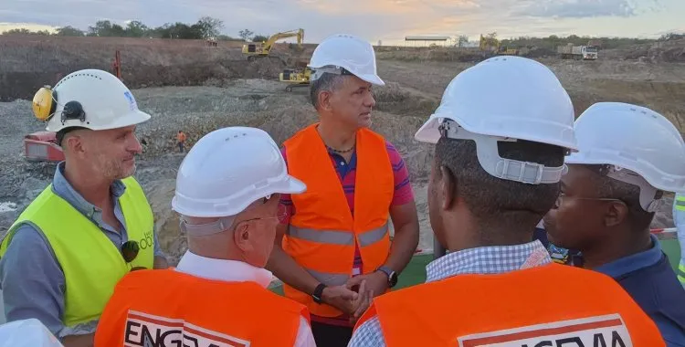 Ministro admite que metade dos angolanos ainda não tem energia eléctrica
