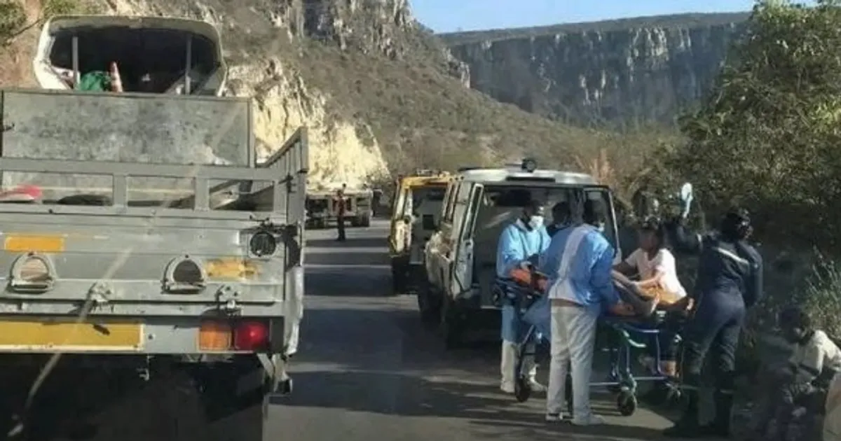 Acidente de viação faz 15 mortos e 21 feridos no Namibe