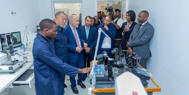 Angola inaugura nova fábrica de lapidação de diamantes com 130 postos de trabalho