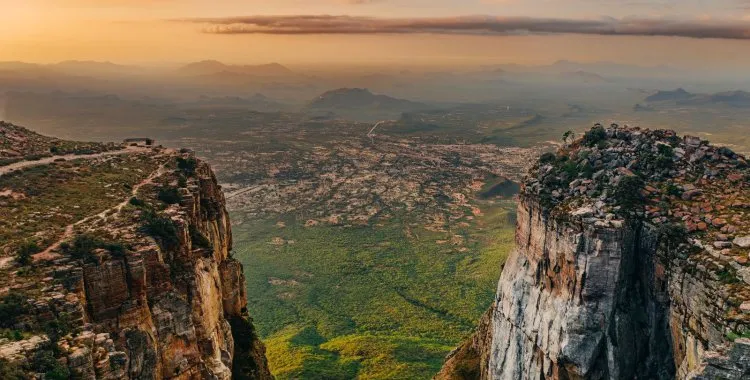Do Namibe à Serra da Leba, DJs angolanos levam Angola ao mundo através da “house” e de Idris Elba