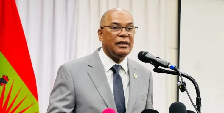 Adalberto Costa Júnior diz que Constituição “não é democrática” e rejeita revisão para alargar mandatos presidenciais
