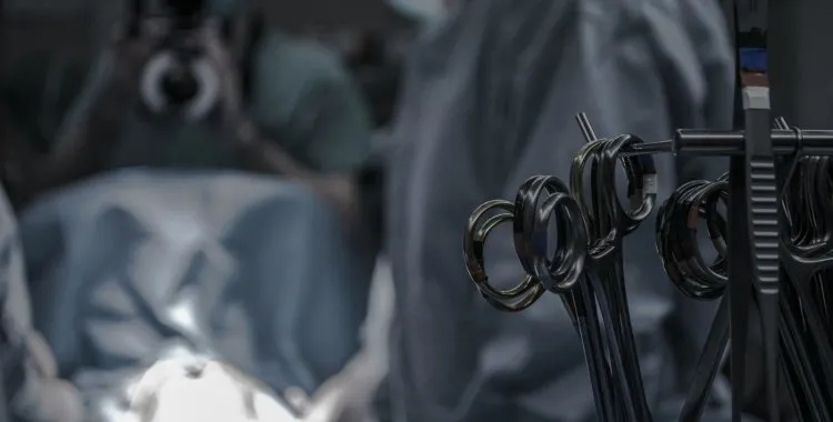 Duas esteticistas detidas por morte de cliente após procedimento estético